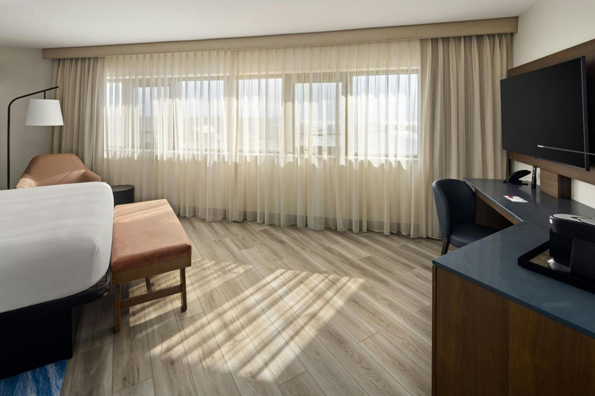 Oshkosh Marriott Waterfront Hotel & Convention Center Extérieur photo