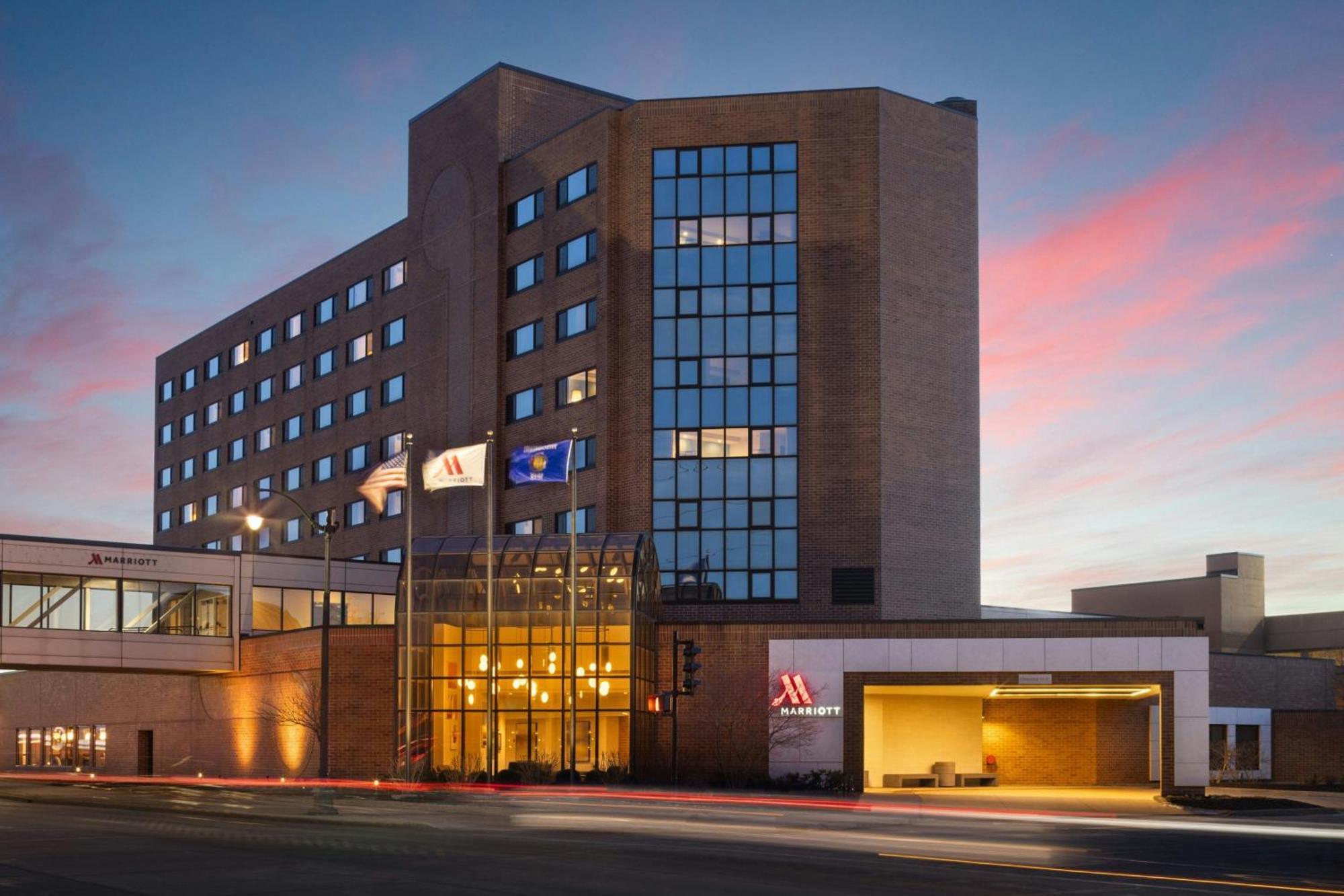 Oshkosh Marriott Waterfront Hotel & Convention Center Extérieur photo