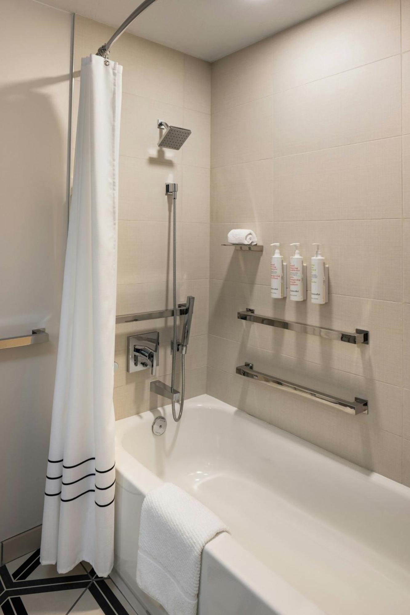 Oshkosh Marriott Waterfront Hotel & Convention Center Extérieur photo